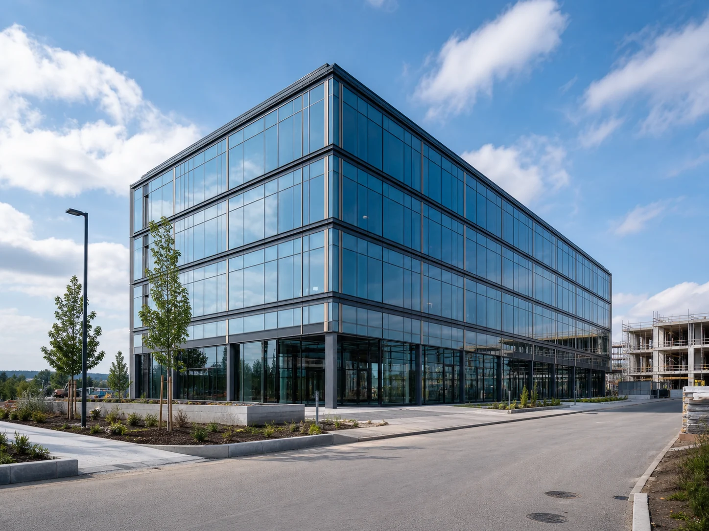 Bürogebäude mit Glasfassade